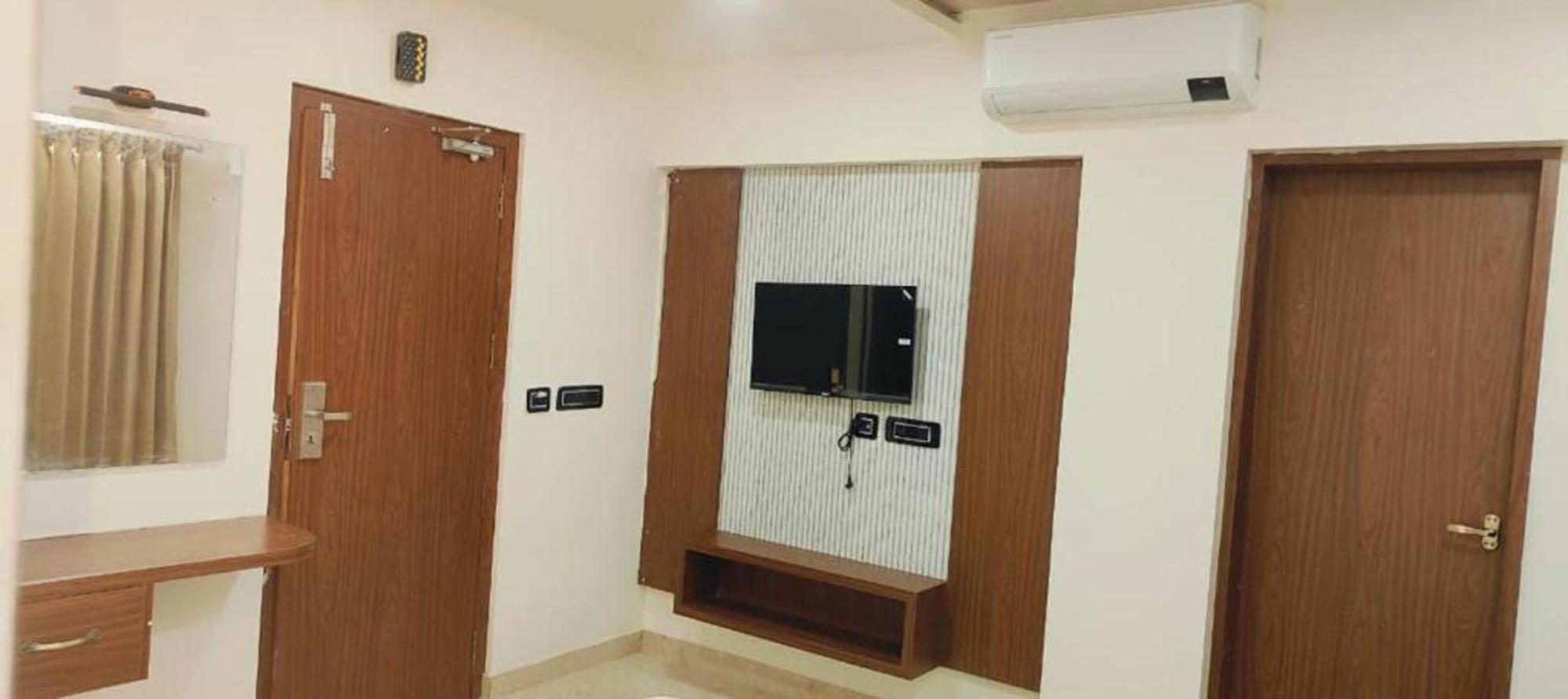 Sree Mahalakshmi Residency By K Hotels Virudunagar Экстерьер фото